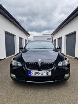 BMW e92 320i coupe manuál