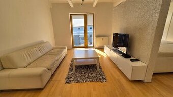 2 izbový byt s balkónom, 10 minút pešo do centra