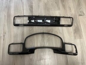 Čierny plast interiéru VW TOUAREG