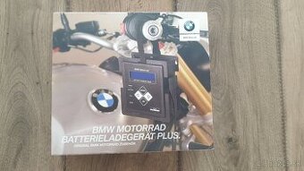 BMW Motorrad nabijacka baterii Plus