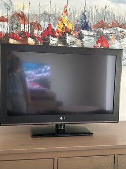 Predam Televizor LG