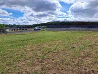 EXKLUZÍVNE na predaj pozemok na stavbu RD 890m2 s IS Nitra