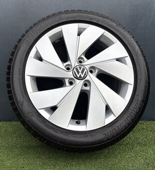 Originální Alu kola VW Golf 205/50/17 7mm DOT23