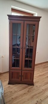 Predám rohovú vytrínu plus stolik pod televízor