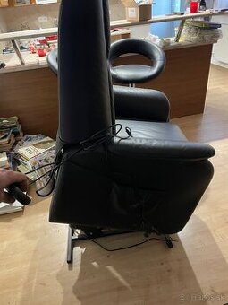 Polohovatelne kreslo