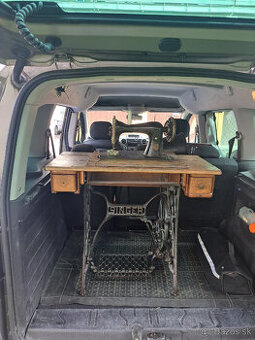 Starožitný šijací stroj Singer -  V ponuke úplne retro.