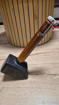 Mjölnir - Thorove kladivo ako flaša