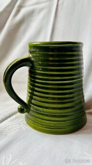 Džbán s rebrovaným vzorom Laurentian Pottery Quebec, Kanada