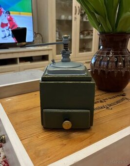 Starý drevený mlynček