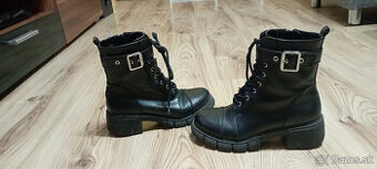 Predám dievčenské čižmičky