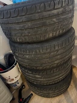 235/40 r19