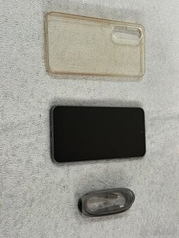 Predám Samsung Galaxy S23 8GB Rám 256GB Green bežne Známky