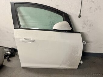 Opel Astra J Kombi - Pravé predné a pravé zadne dvere