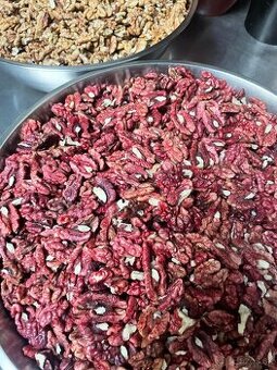 Vlašské orechy ,sušené, lúpané, červené