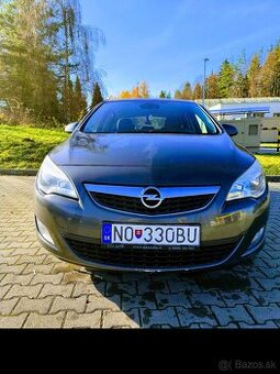 Opel Astra 1.7CDTi rok výroby 2012