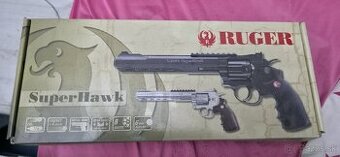 Airsoft pištoľ na stlačení vzduch