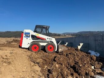 Šmykový nakladač BOBCAT 763