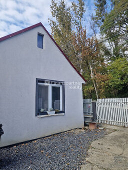 (F156-12-REMAE)Dva rodinné domy na jednom pozemku Tomášikovo