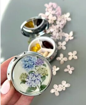 Liekovka s dekoratívnym motívom kvetín hortenzií