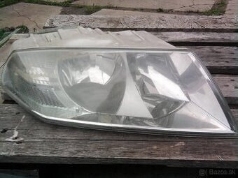 Skoda octavia 2 prave predne svetlo