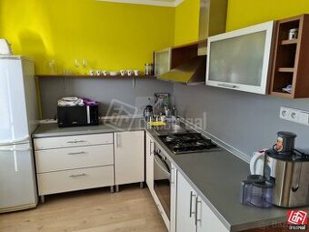 Na predaj veľký 2 izbový byt s výmerou 62 m2 v úplno…