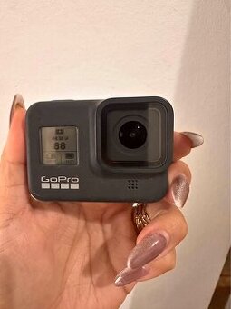 GoPro Hero 8 + 128 GB karta a batéria