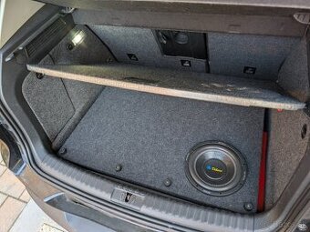 Pasívny subwoofer s platom pre VW Tiguan 5N (2007-2018)