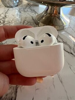 Apple AirPods 4