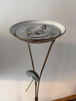 Stojaca lampa