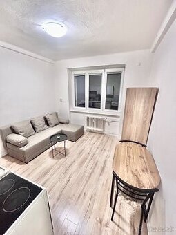 Garzonka v centre mesta este neobyvana zariadena