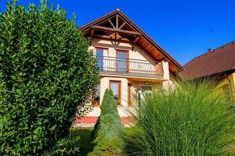 Unikátna ponuka rodinného domu s futbalovým ihriskom a ve