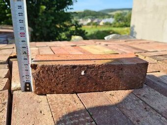 Lícové tehly – zvyšky z obkladu, 3 palety, Chotča