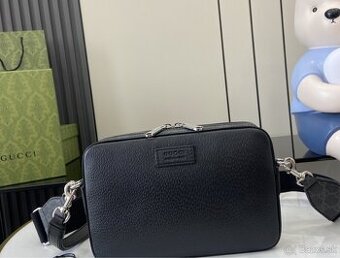 GUCCI GG SUPREME BAG/POUCH