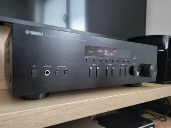 YAMAHA 2 x 100W -