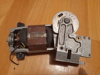 Predám elektromotor s prevodovkou 125/220 V, 5000 ot.,