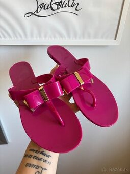 Michael Kors sandálky v magenta farbe