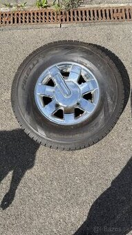 Predám rezervné koleso na Hummer H3 + originálny plastový kr