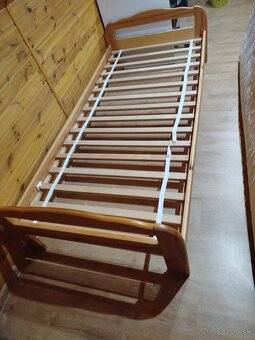 Jednolôžková posteľ