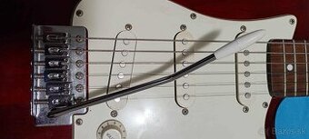 Predam elektricku gitaru zn.Johnson..