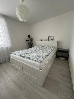 Predám posteľ IKEA BRIMNES 160×200 (pôvodná cena 825€)