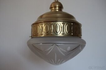 Starožitný mosadzný luster.