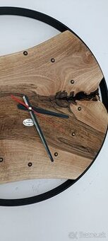 Drevené nástenné hodiny