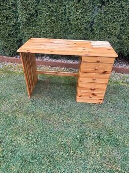 pisaci stôl z borovice