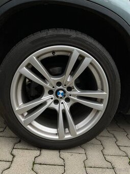 Kolesá BMW R20 (predné 275/40 ZR20, zadné 315/35 ZR20)