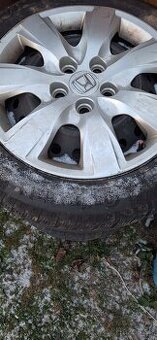 Zimne pneu aj s diskami na CIVIC 8G