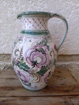 keramický džbán
