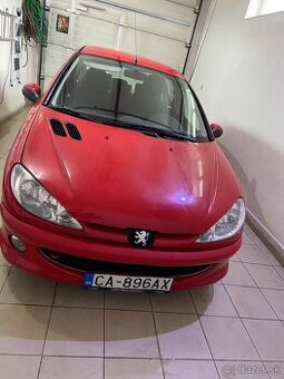 Peugeot 206 1,1benzín 44kW ročník 2005 ako na fotke .