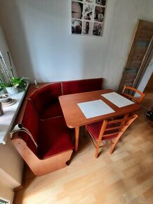 Jedálenský stôl, lavice a stoličky
