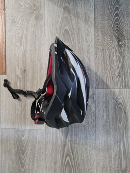 cyklistická helma