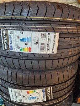 255/35 R18 94Y